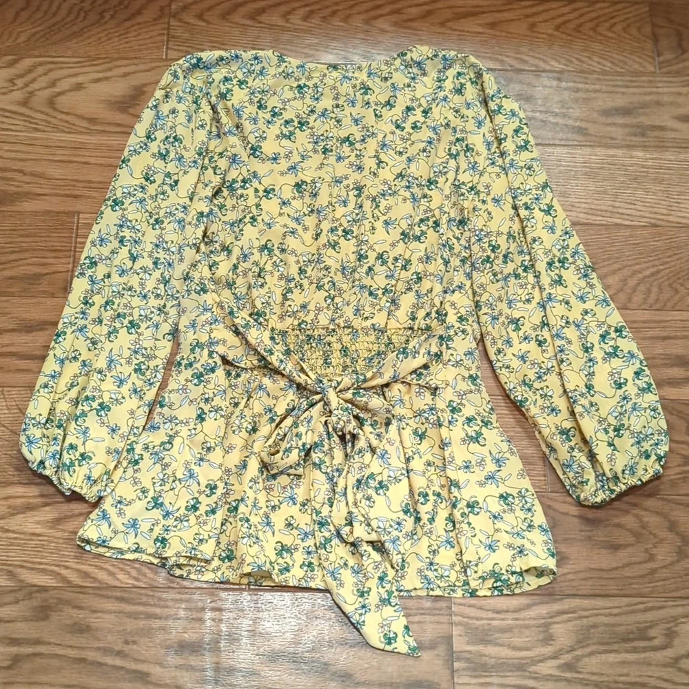 Max studio yellow flower top - Picture 4 of 4